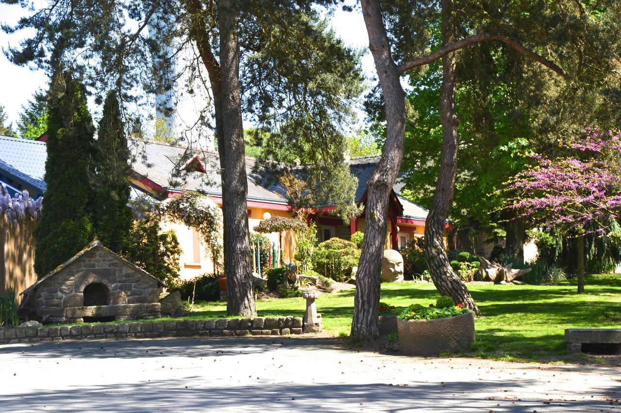 Hotel Roc Land Les Portes du Coglais Eksteriør bilde