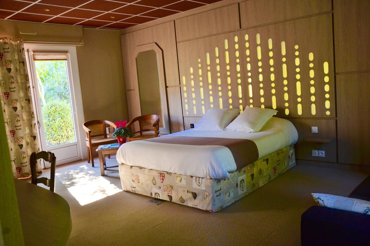 Hotel Roc Land Les Portes du Coglais Eksteriør bilde